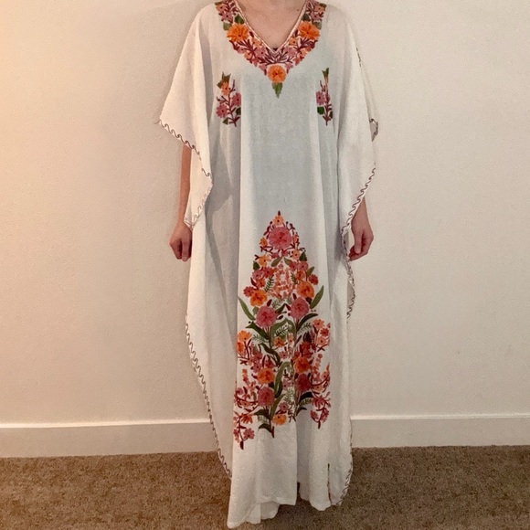 White and Orange Resort Maxi Dress with V-Neck and Dolman Sleeves - Picture 6 of 9